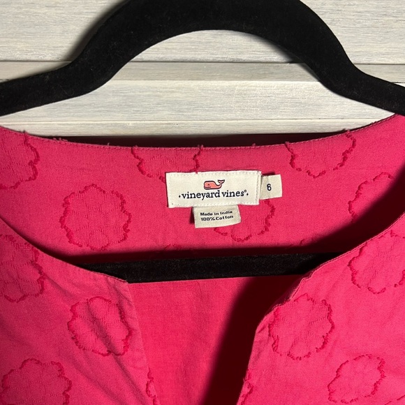 Vineyard Vines Hot Pink Daisy Embroidered Cotton Split Neck Shift Sundress - Picture 5 of 6